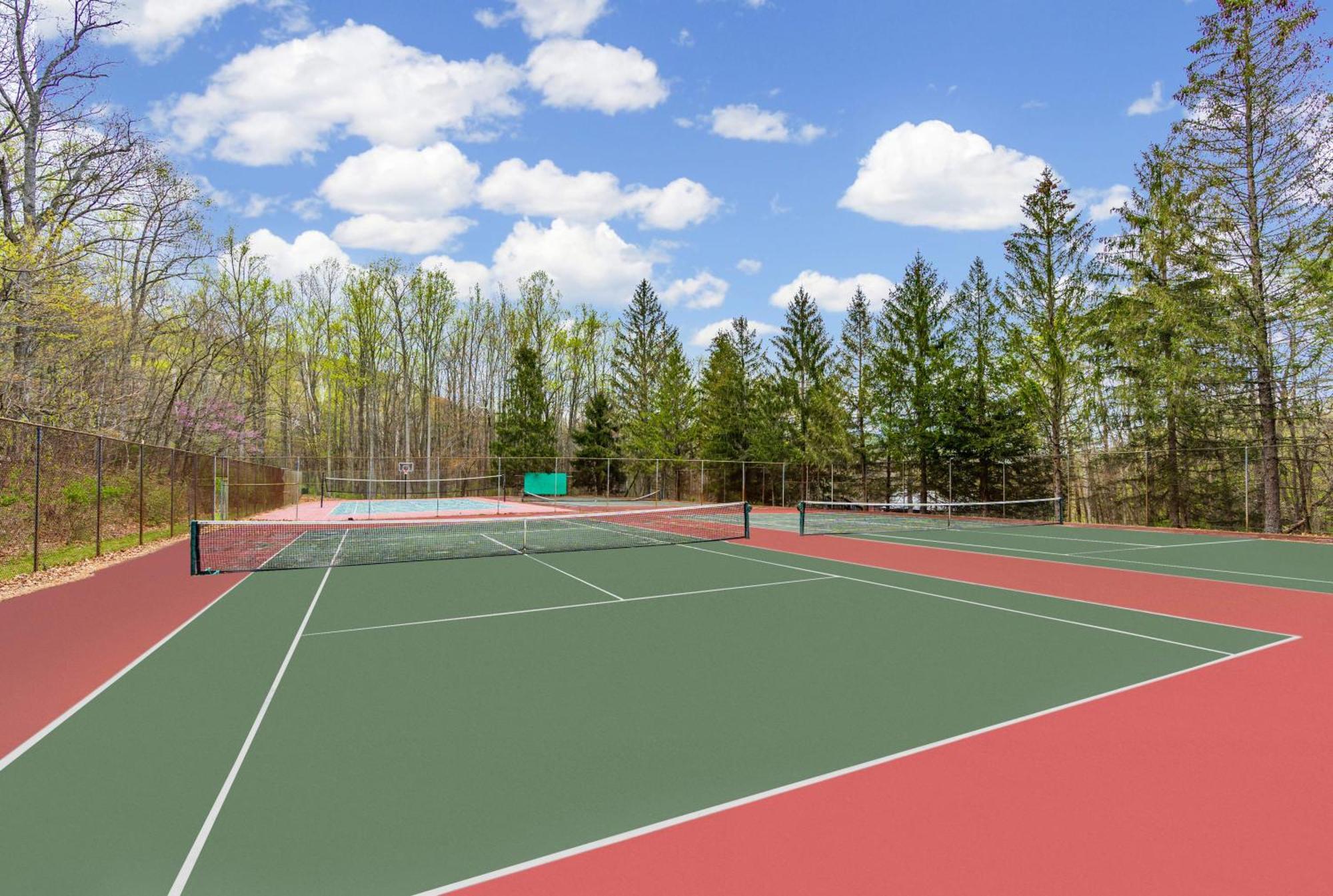 Modern Retreat W Hot Tub, Deck & Resort Amenities Berkeley Springs Zewnętrze zdjęcie
