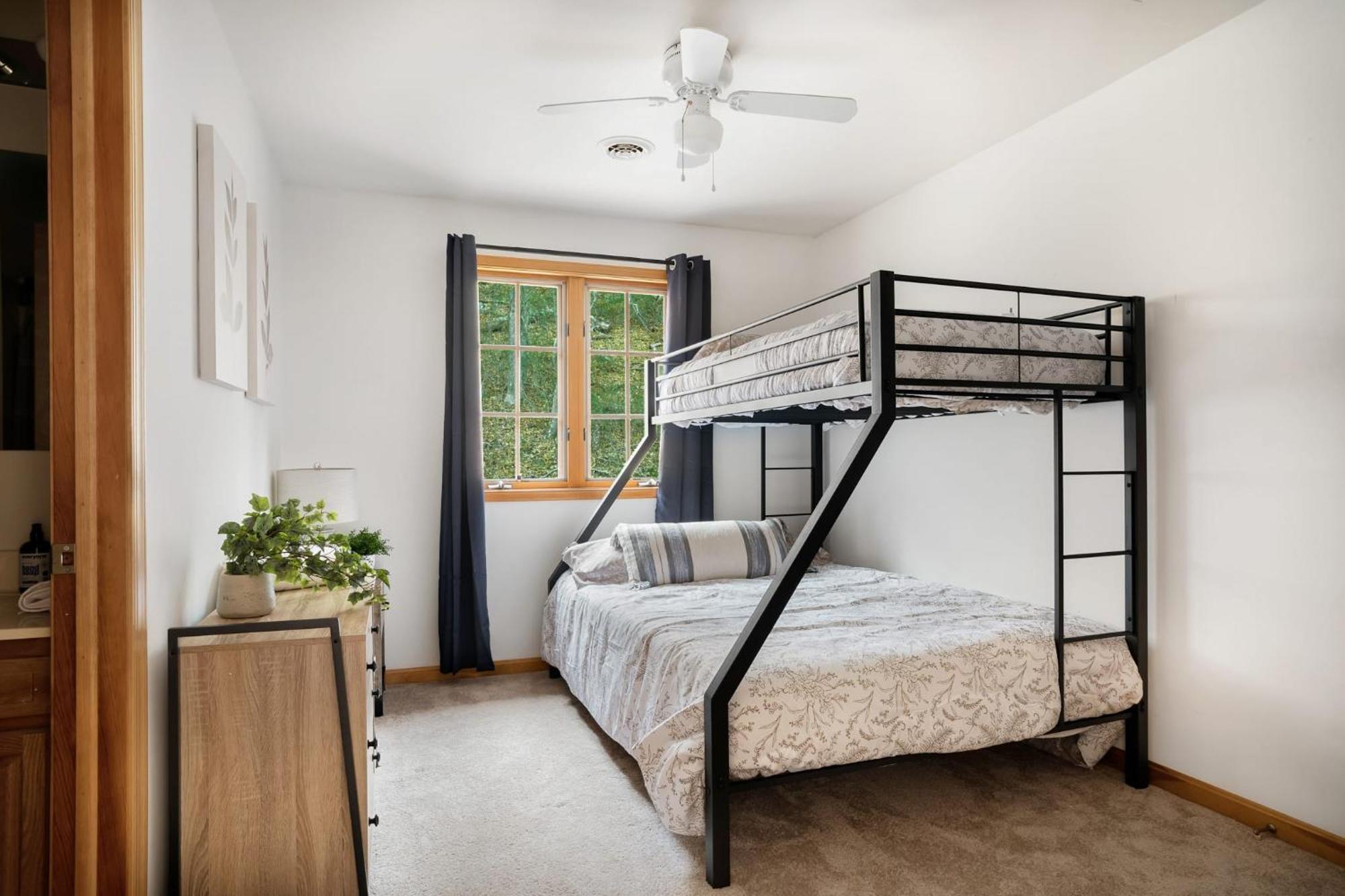 Modern Retreat W Hot Tub, Deck & Resort Amenities Berkeley Springs Zewnętrze zdjęcie