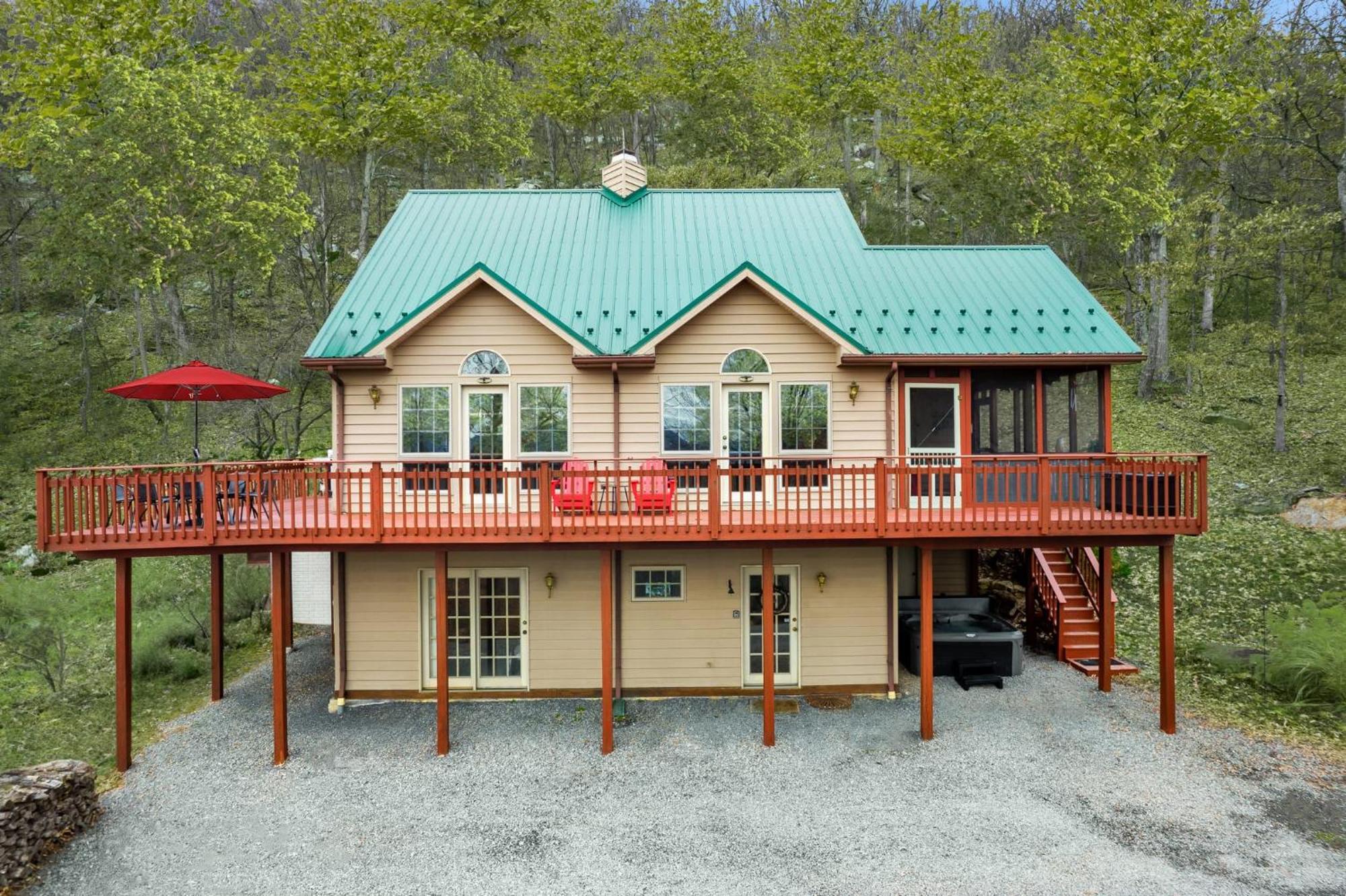 Modern Retreat W Hot Tub, Deck & Resort Amenities Berkeley Springs Zewnętrze zdjęcie
