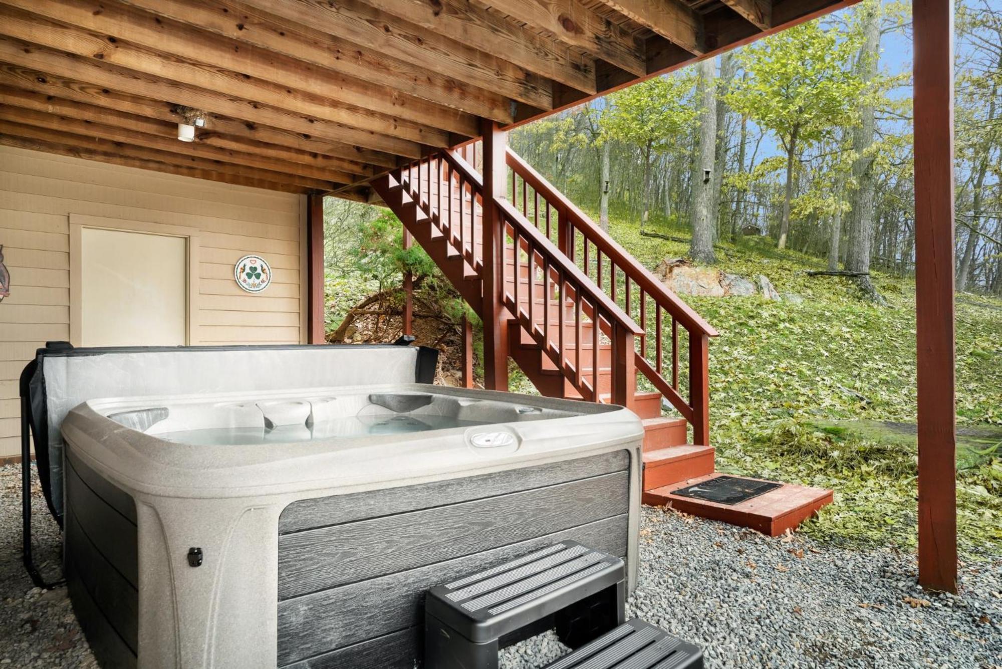 Modern Retreat W Hot Tub, Deck & Resort Amenities Berkeley Springs Zewnętrze zdjęcie